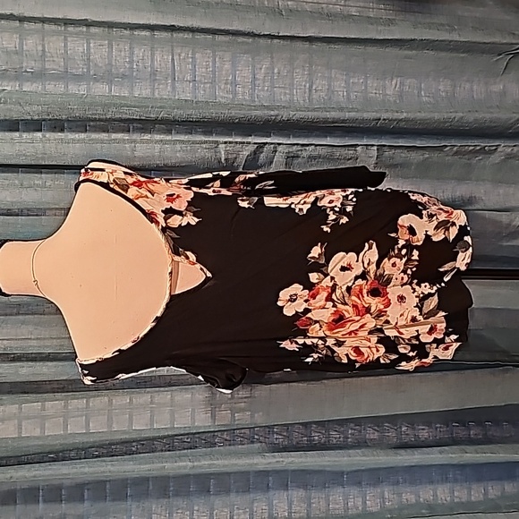 NWOT, "Ivory Lace" Floral print casual top - Picture 3 of 4